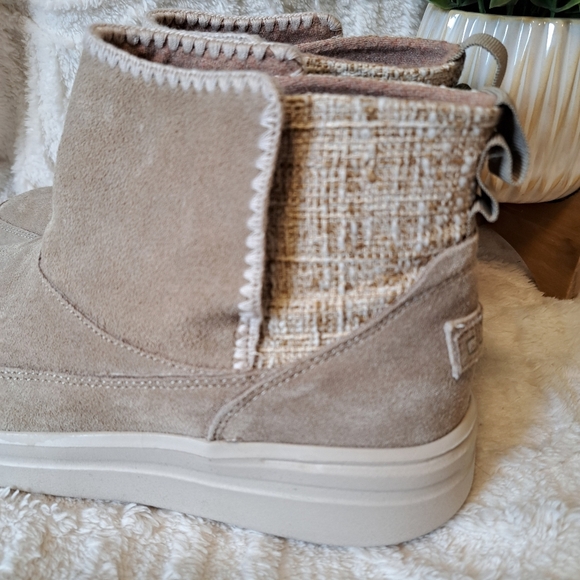 Hey Dude Mel Boots Suede Leather Platform Sand Beige Slip On Ankle Booties Sz 11 - Picture 7 of 15